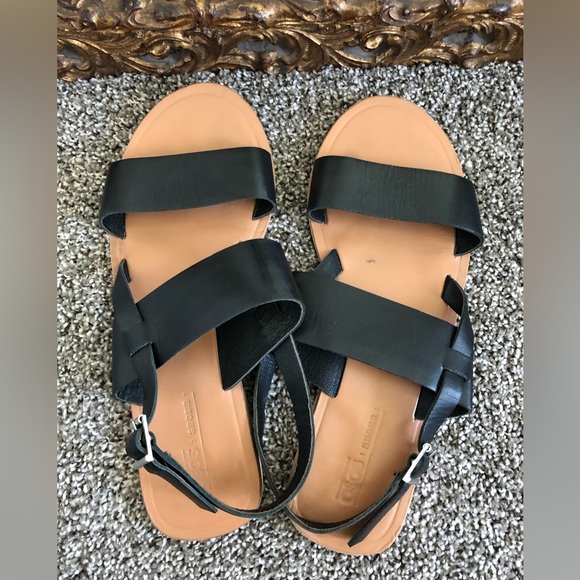 ASOS Shoes, Leather Tan & Black Sandal. Tagged as size 8 but RUNS LARGE! - Picture 3 of 5